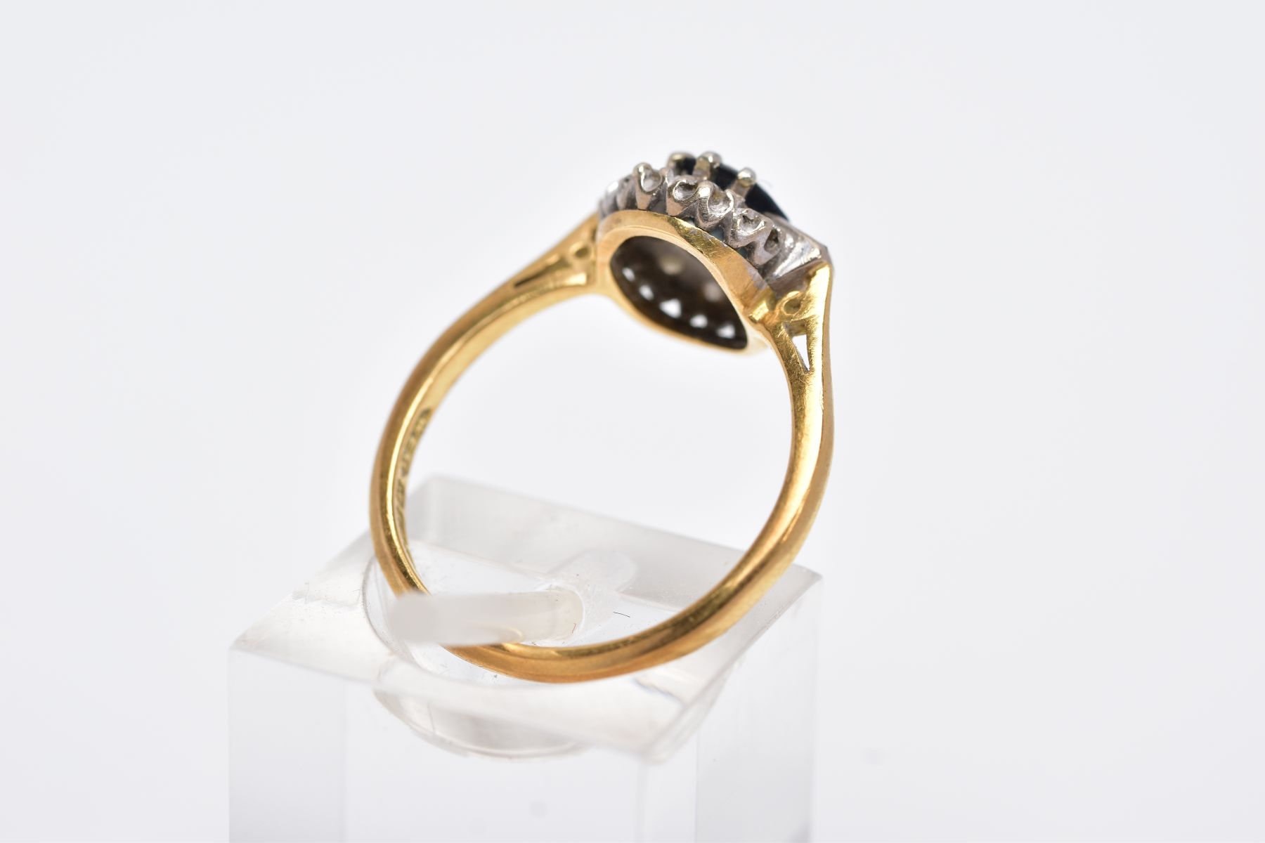 A LATE 20TH CENTURY 18CT GOLD SAPPHIRE AND DIAMOND OVAL CLUSTER RING, centring on a mixed cut - Image 3 of 4