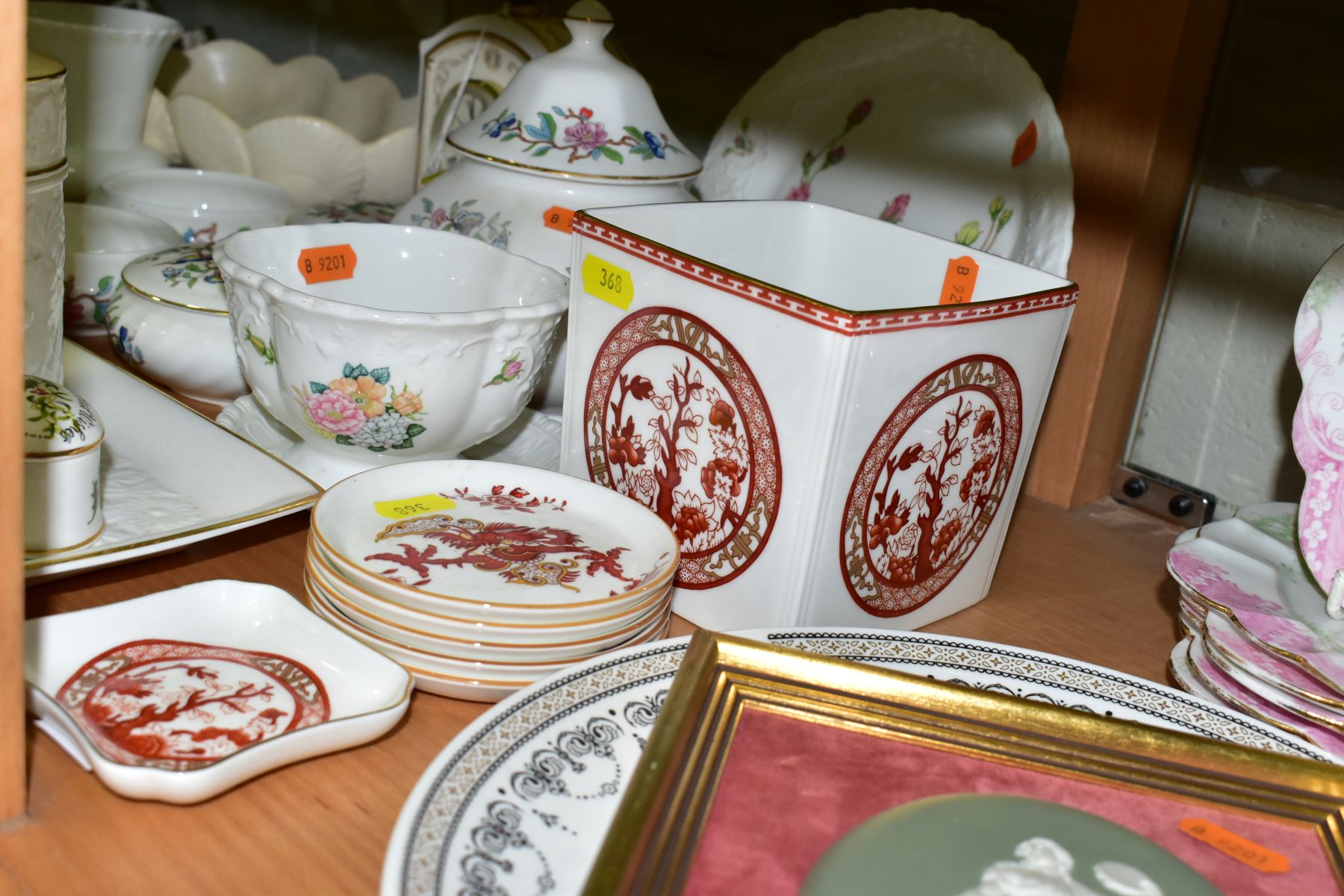 A QUANTITY OF ASSORTED CERAMICS AND GIFTWARE BY SPODE, COALPORT, ROYAL DOULTON, etc, including a - Image 6 of 13