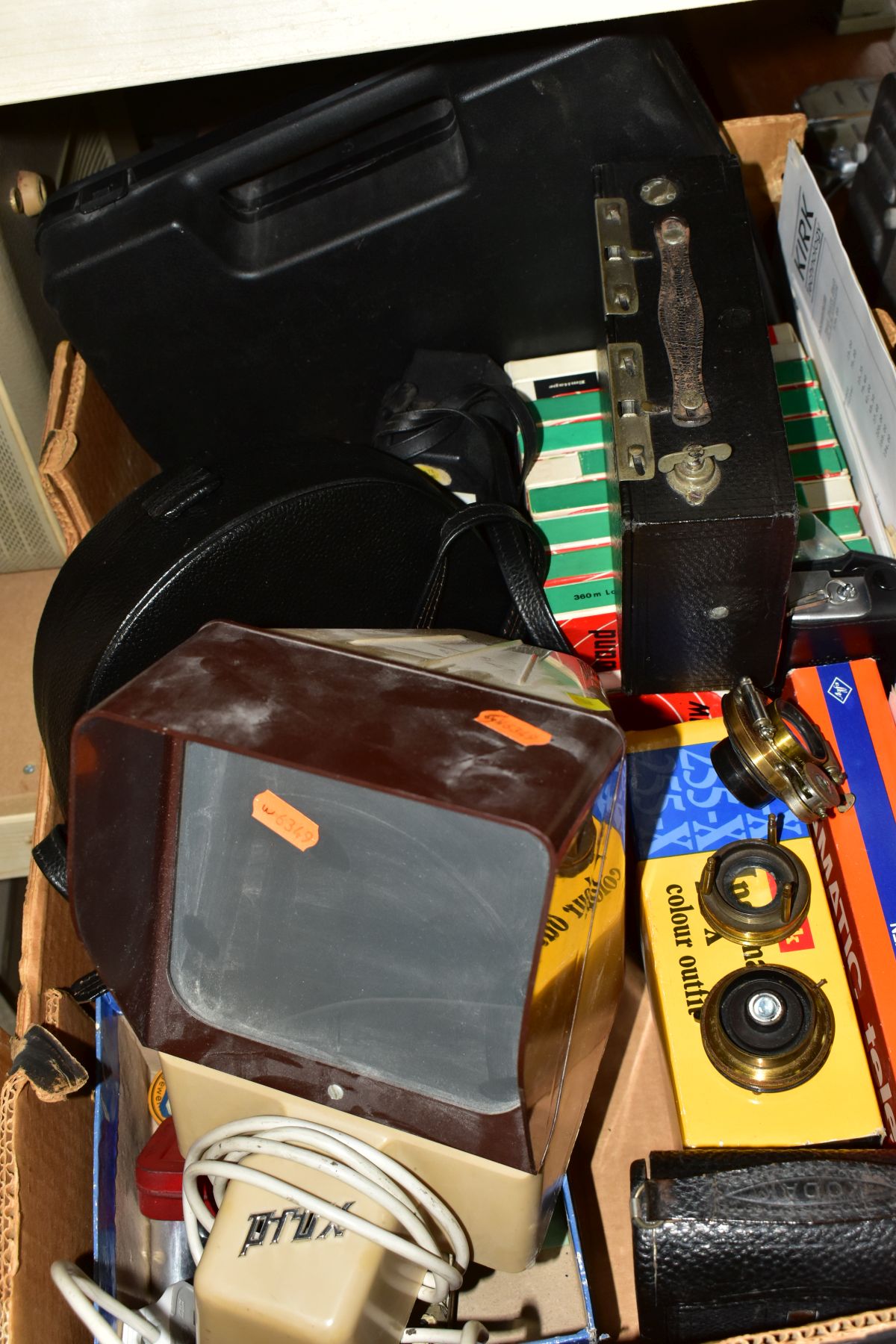 A GROUP OF RADIO'S, TYPEWRITERS, CAMERAS, ETC, including a Roberts R404 radio with envelope of - Image 11 of 14