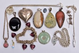 A BAG OF ASSORTED JEWELLERY ITEMS, to include a silver mounted jade pendant, fitted with a tapered