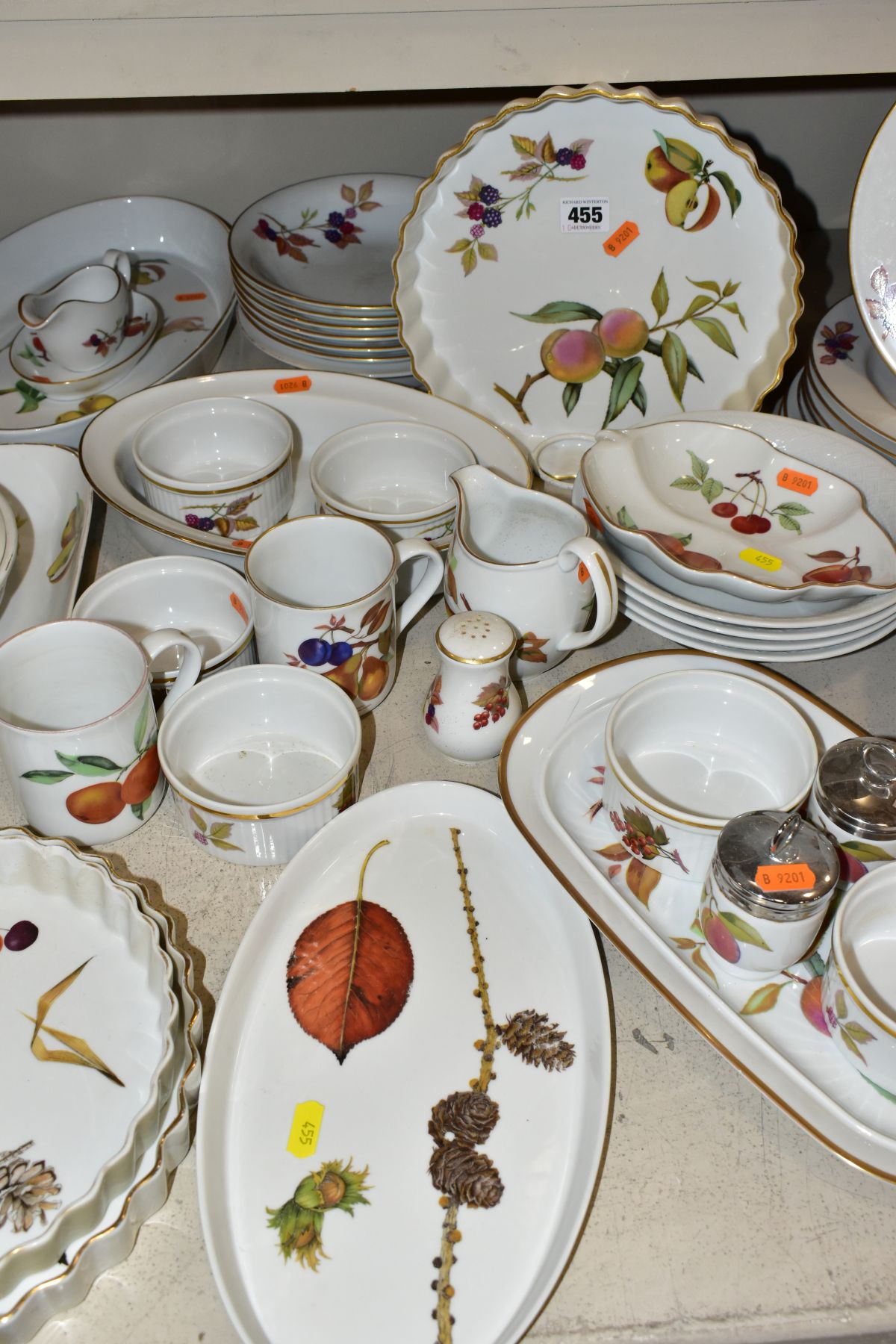 A QUANTITY OF ROYAL WORCESTER 'WILD HARVEST', 'EVESHAM' AND OTHER PATTERNS OVEN TO TABLE WARE, - Image 3 of 13