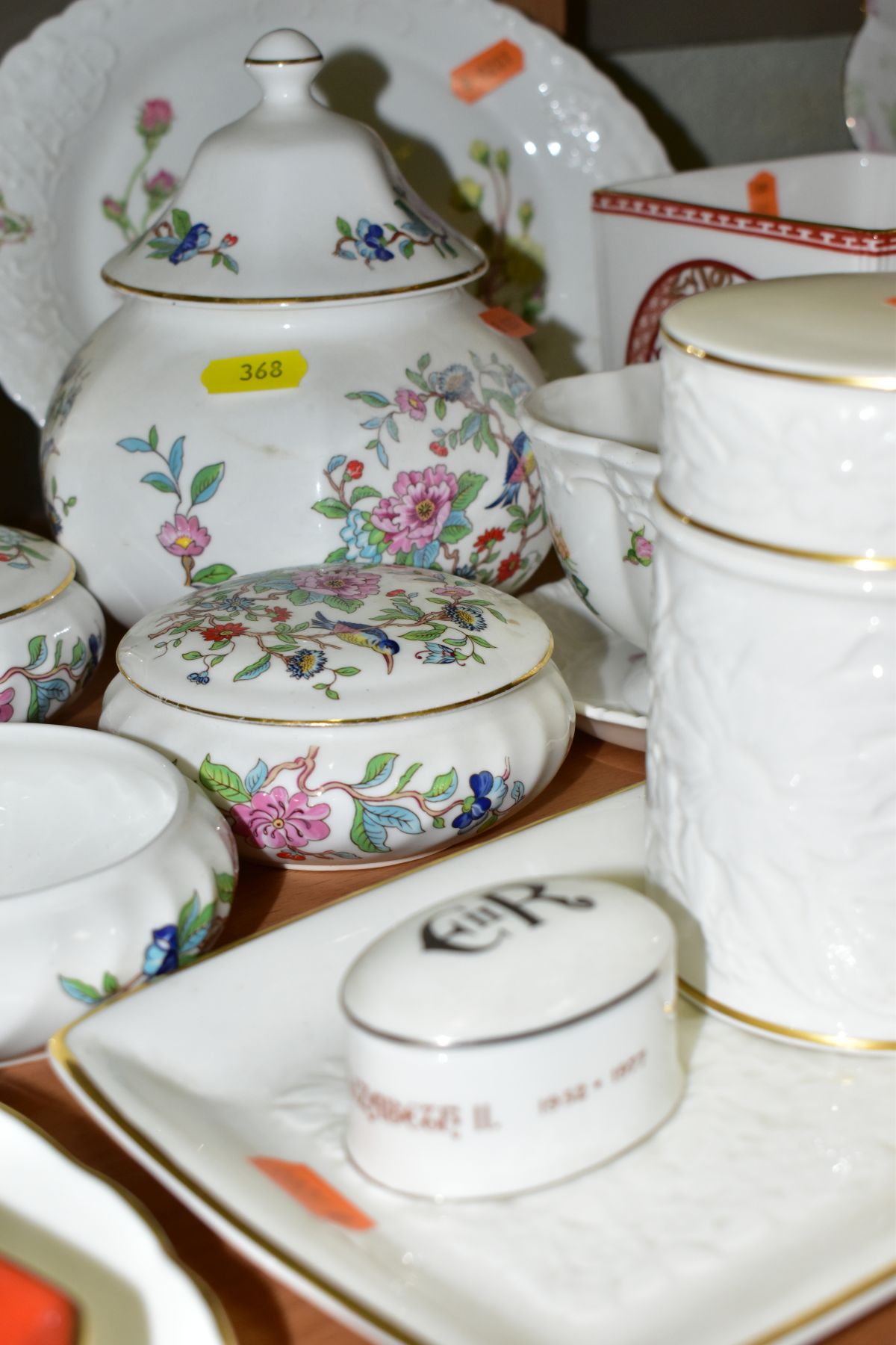 A QUANTITY OF ASSORTED CERAMICS AND GIFTWARE BY SPODE, COALPORT, ROYAL DOULTON, etc, including a - Image 9 of 13