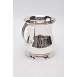 A SILVER TANKARD, bell shaped body with a feather detailed handle, hallmarked 'Roberts & Dore'