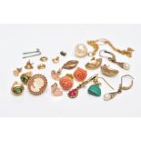 A BAG OF ASSORTED YELLOW METAL JEWELLERY, to include a pair of carved coral flowers fitted to a