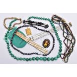 A BAG OF ASSORTED JEWELLERY, to include a graduated malachite bead necklace fitted with a screw