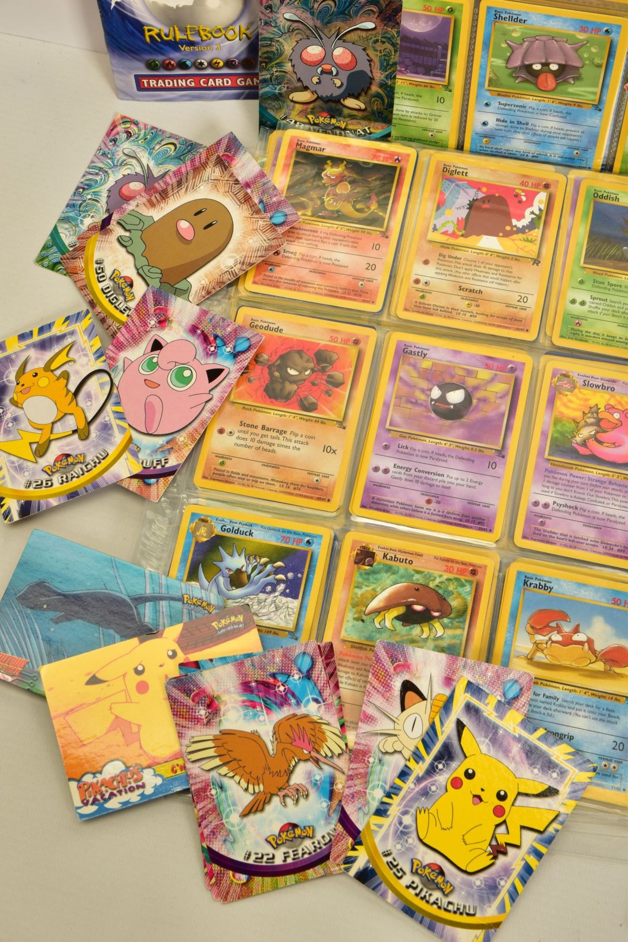 A QUANTITY OF POKEMON CARDS, just over 450 Pokemon TCG cards from Base Set, Base Set 2, Fossil, - Image 4 of 58