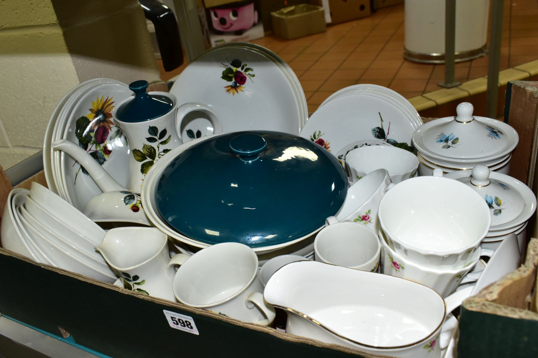 FIVE BOXES OF DINNER/TEA WARES AND GLASS etc, to include Wedgwood 'Anthea' plates and tureens, Royal - Image 3 of 11