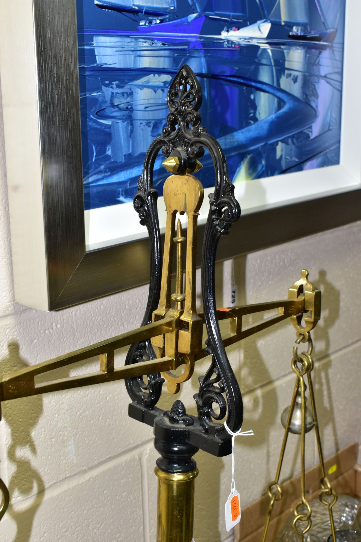 A SET OF CAST IRON AND BRASS W.T.AVERY 'AGATE' BALANCE SCALES, no weights but otherwise appear - Bild 5 aus 10