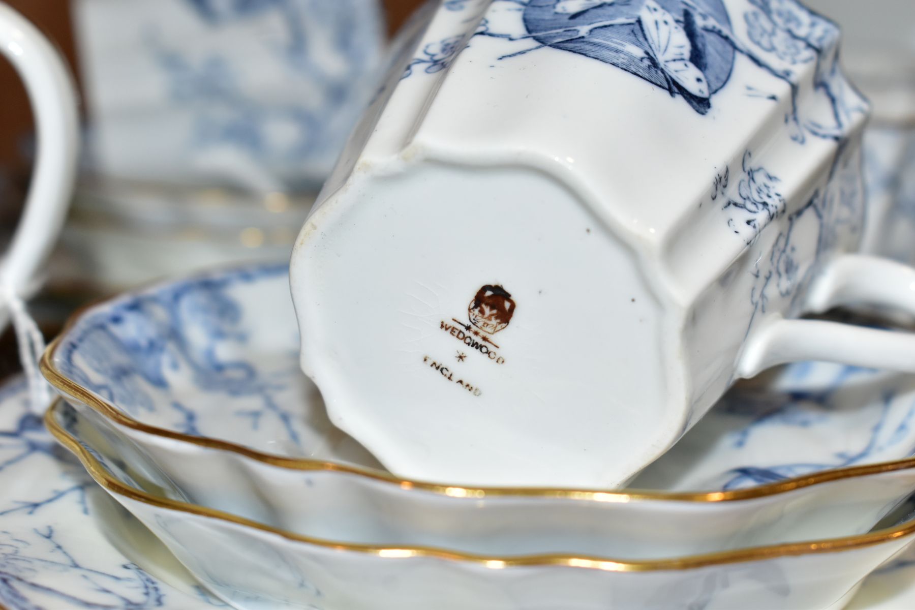 AN EARLY 20TH CENTURY WEDGWOOD BONE CHINA TEA SET, transfer printed with a blue and white - Image 4 of 9