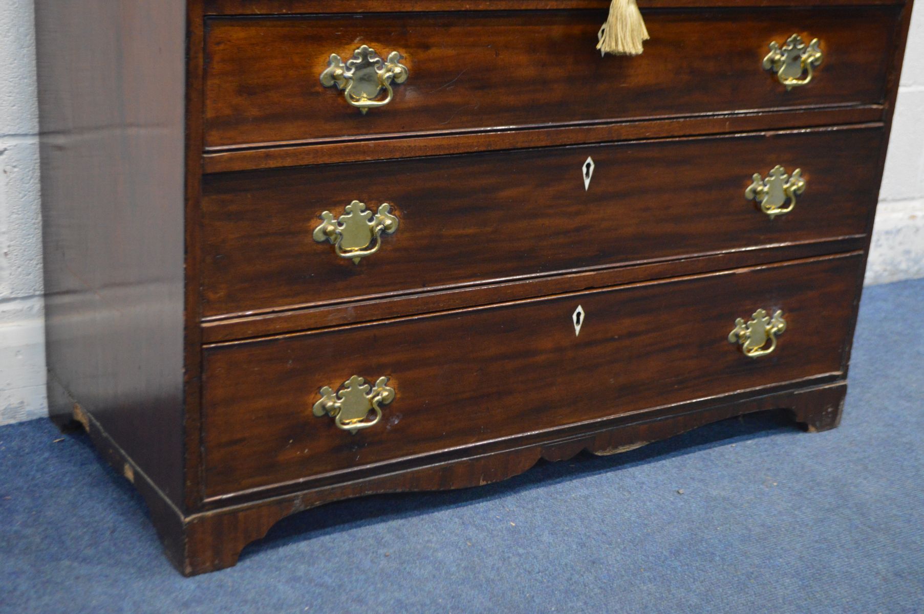 A GEORGIAN MAHOGANY BUREAU, with fitted interior comprising an assortment of satin birch drawer - Image 6 of 6