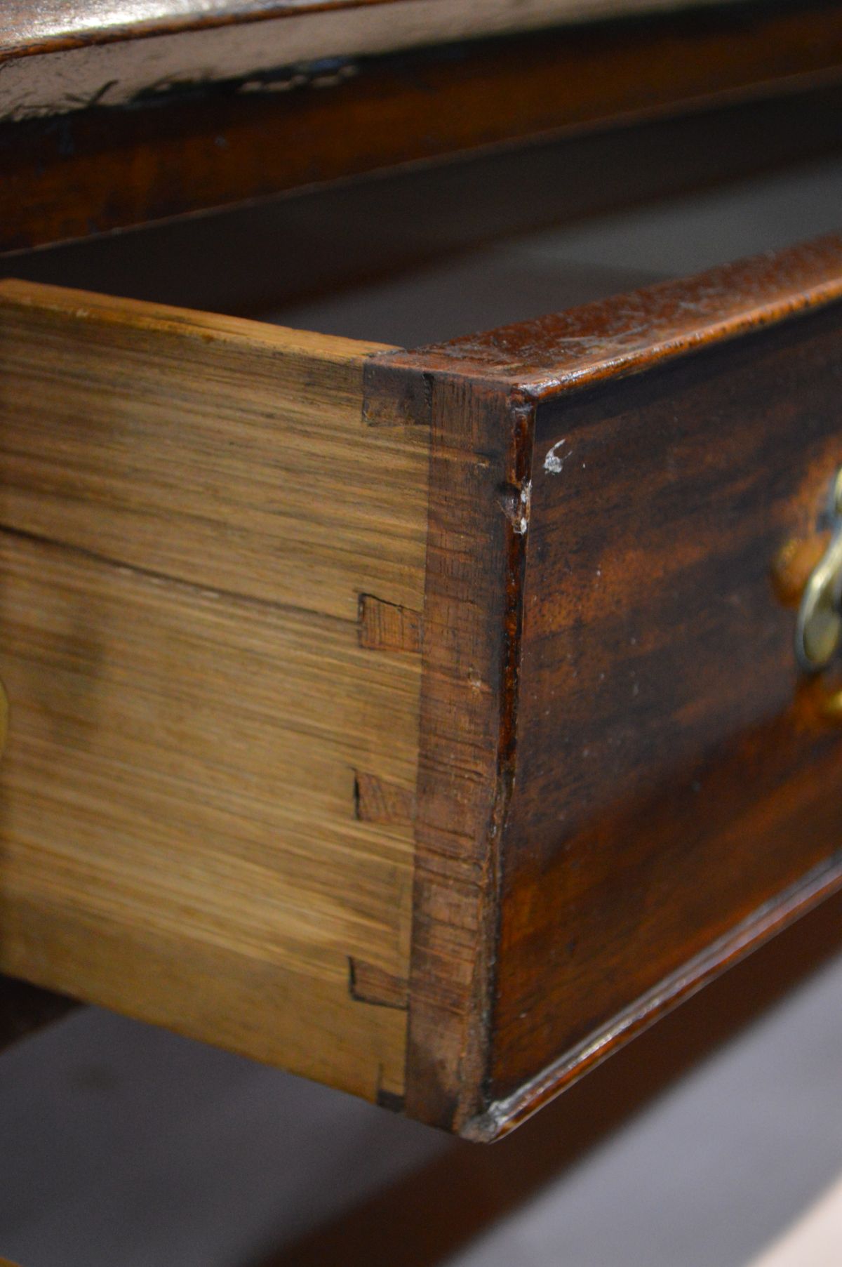 A GEORGIAN MAHOGANY BUREAU, with fitted interior comprising an assortment of satin birch drawer - Image 5 of 6