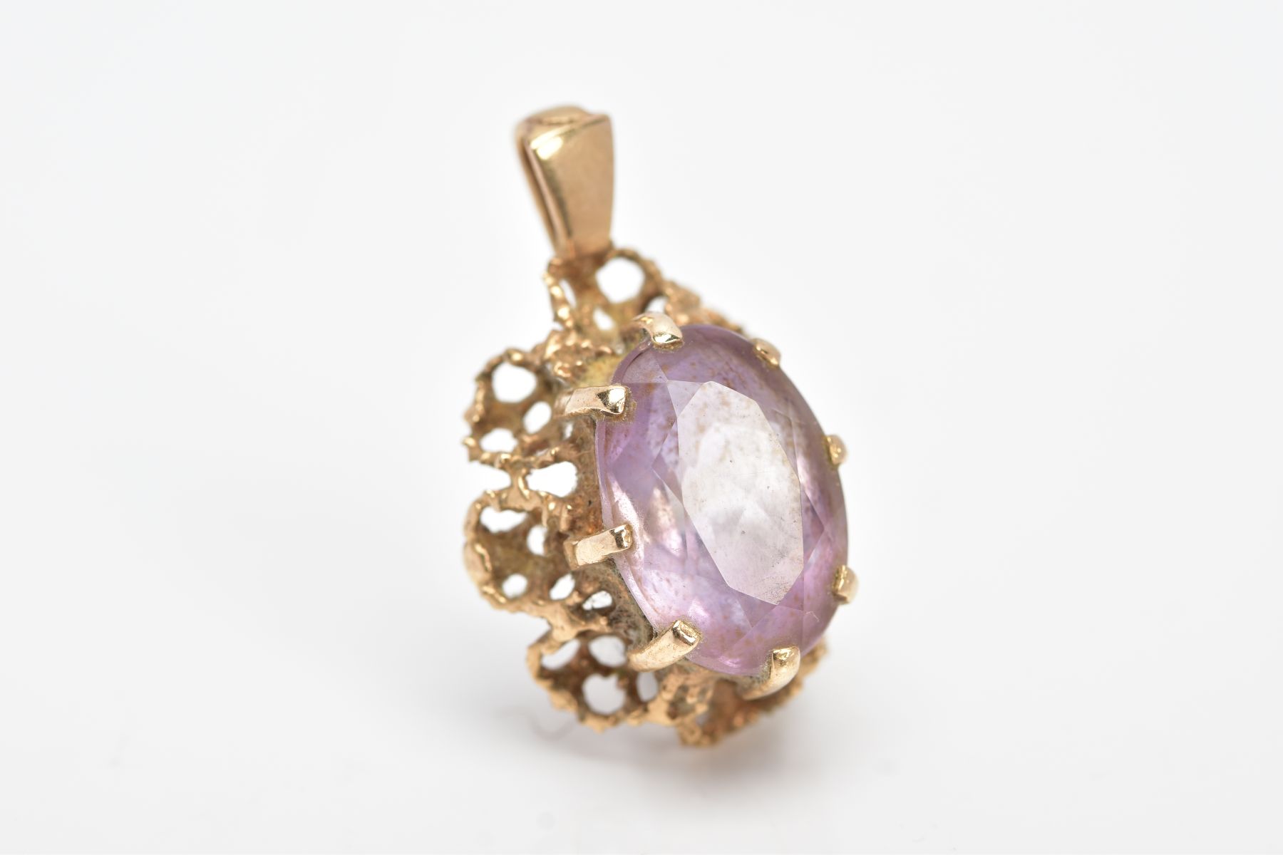 A 9CT GOLD AMETHYST PENDANT, of an oval form, claw set oval cut amethyst, within an openwork rope - Image 5 of 5