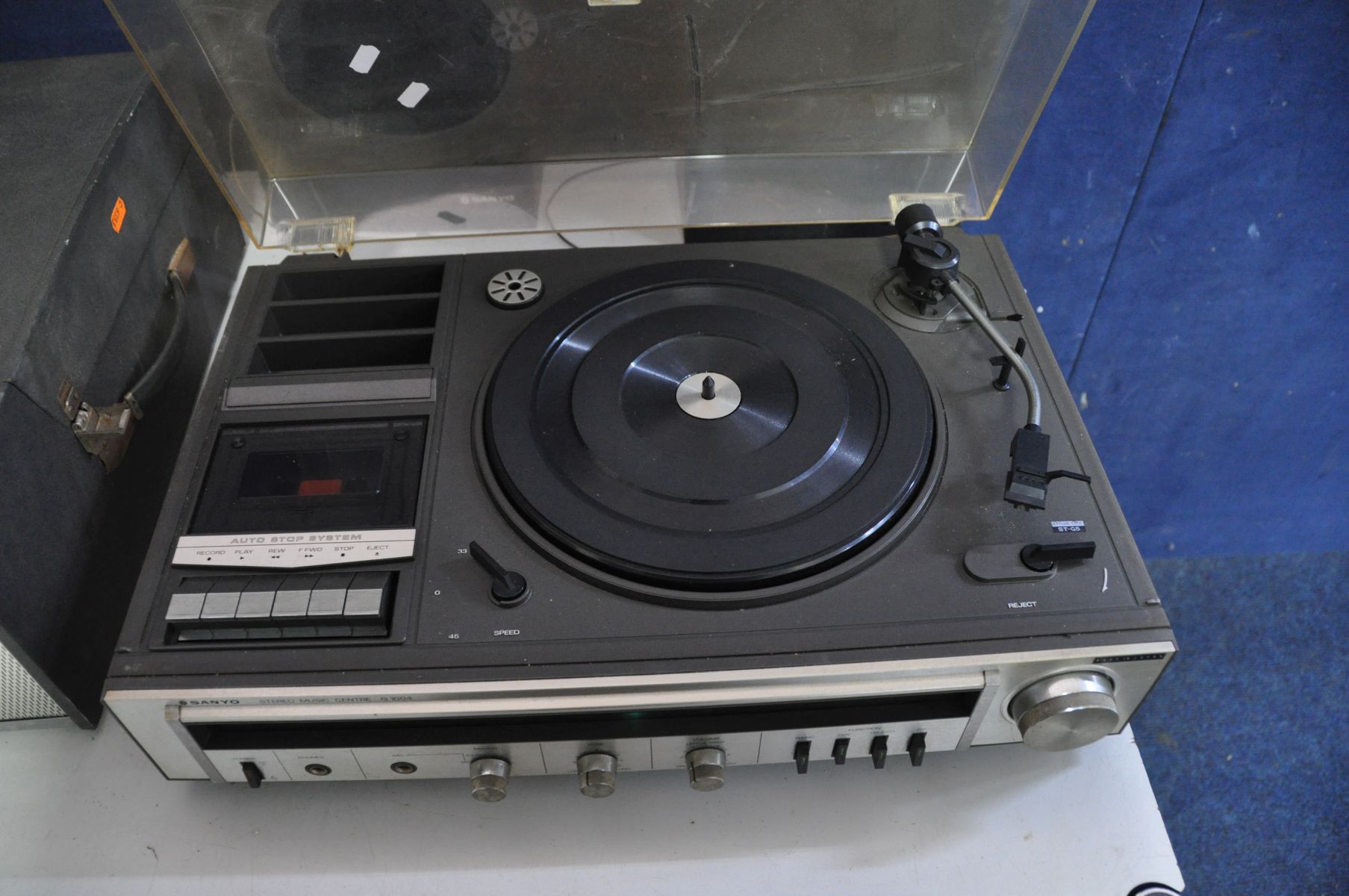 A VINTAGE SANYO G1004 MUSIC CENTRE (PAT pass and fully working order) with a pair of matching - Image 3 of 5