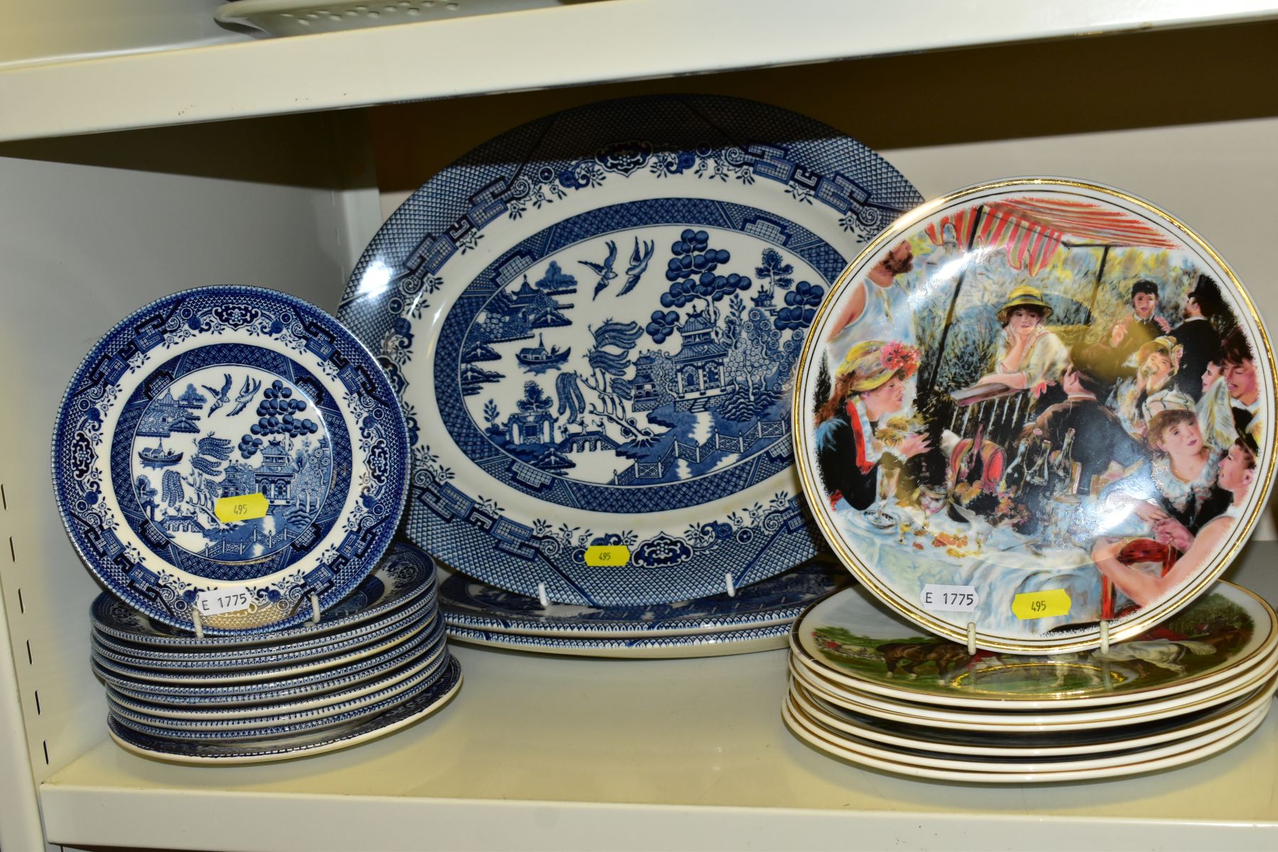 A QUANTITY OF COLLECTORS PLATES AND BLUE AND WHITE CERAMICS ETC, to include oval game birds - Image 5 of 10