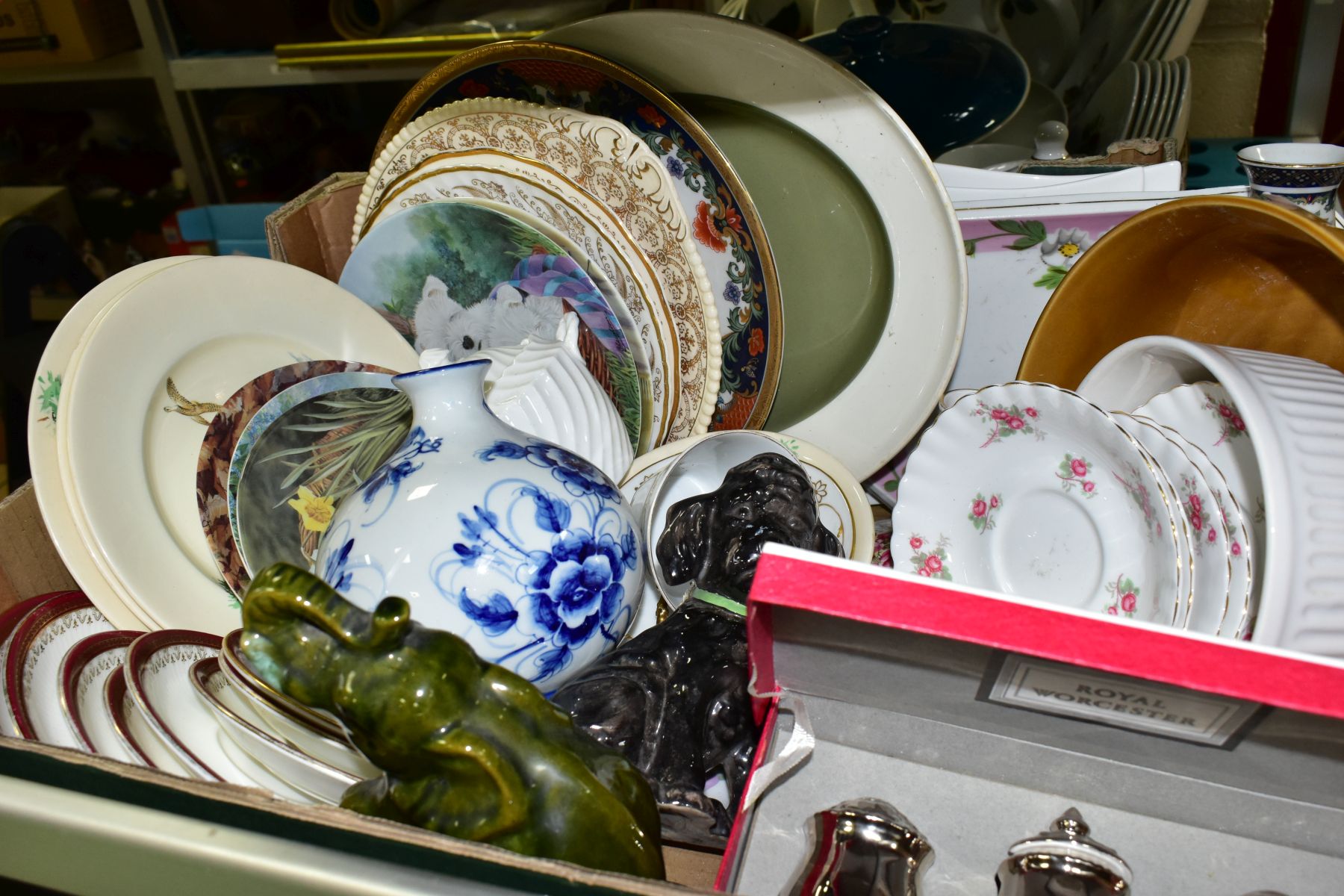 FIVE BOXES OF DINNER/TEA WARES AND GLASS etc, to include Wedgwood 'Anthea' plates and tureens, Royal - Image 9 of 11