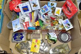 A QUANTITY OF ASSORTED MODERN PIN BADGES, film and TV, charity related etc, with a small quantity of