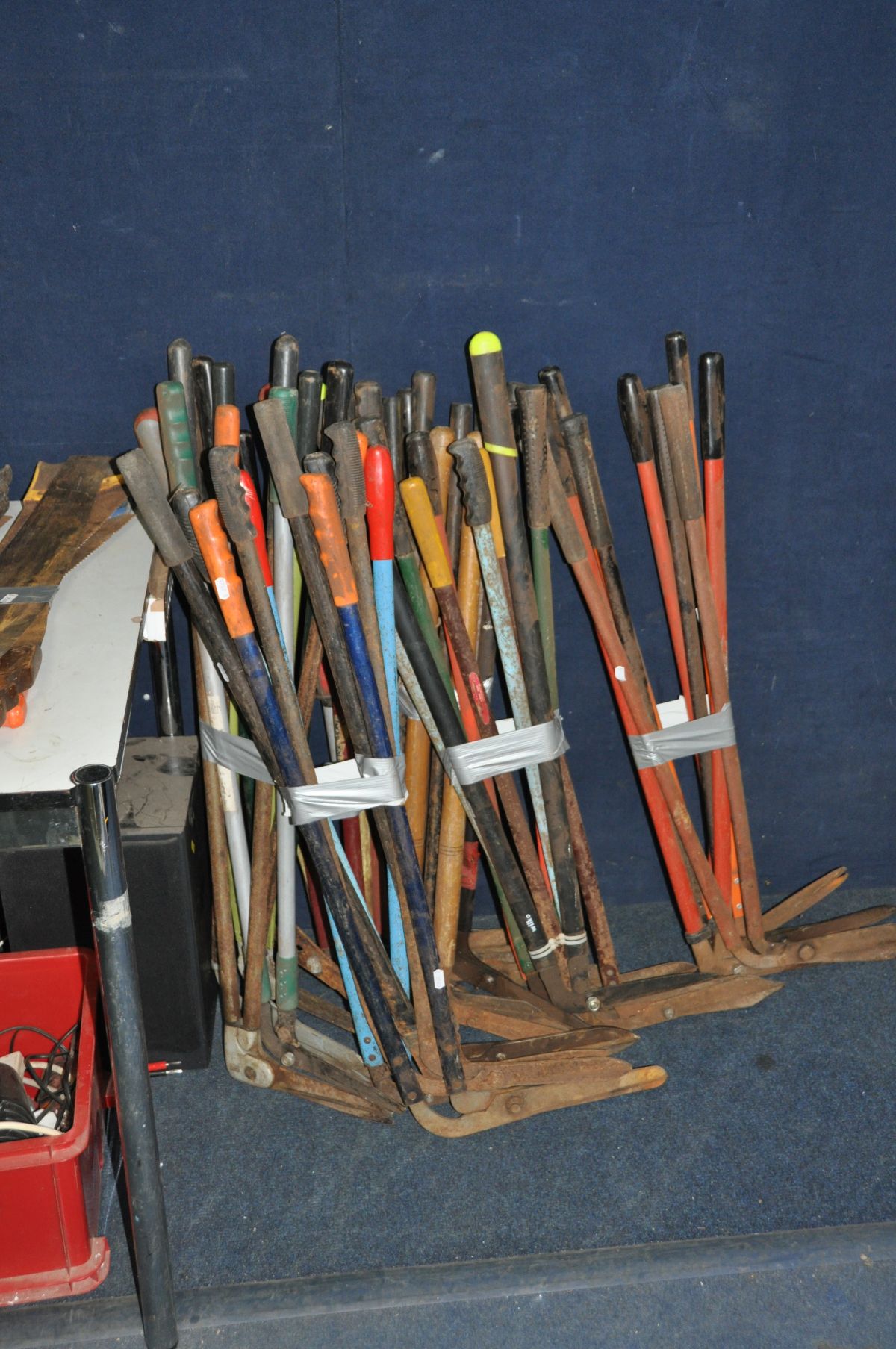 A LARGE QUANTITY OF SAWS AND LAWN EDGE CLIPPERS including vintage and modern cross cut ,rip ,bow - Image 2 of 5