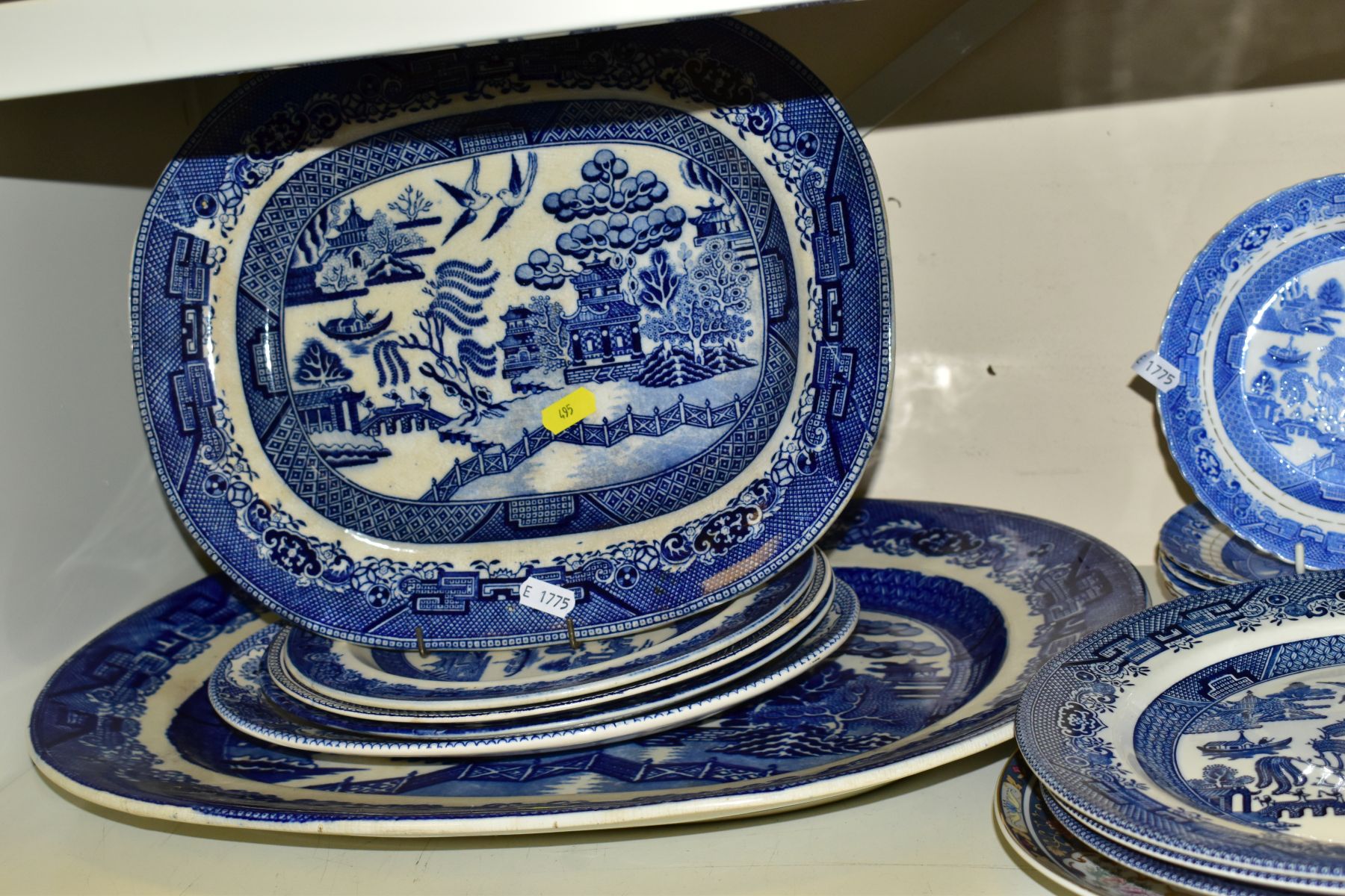 A QUANTITY OF COLLECTORS PLATES AND BLUE AND WHITE CERAMICS ETC, to include oval game birds - Image 10 of 10