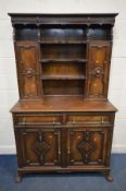 AN EARLY 20TH CENTURY OAK GEOMETRIC DRESSER, the top with two cupboard doors flanking an