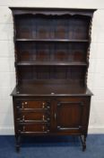 AN EARLY 20TH CENTURY OAK DRESSER, two shelves above three drawers and a single cupboard door, width