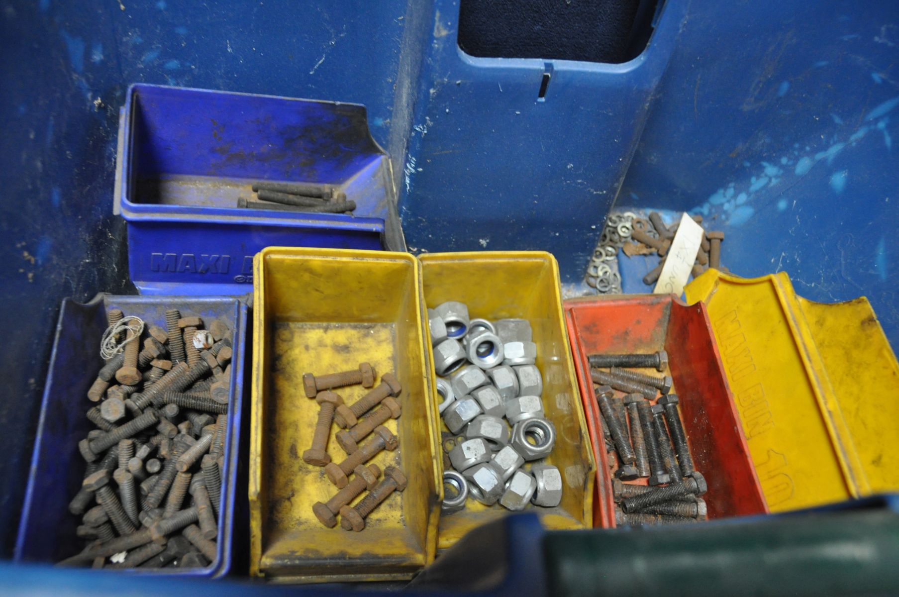 TWO TUBS CONTAINING WORKSHOP STORAGE TRAYS including a large quantity of nuts, bolts and washers - Image 4 of 5