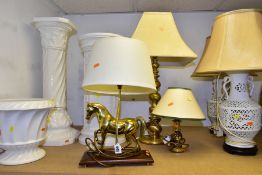 A GROUP OF FIVE TABLE LAMPS, a jardiniere with matching stand and a second jardiniere stand (8