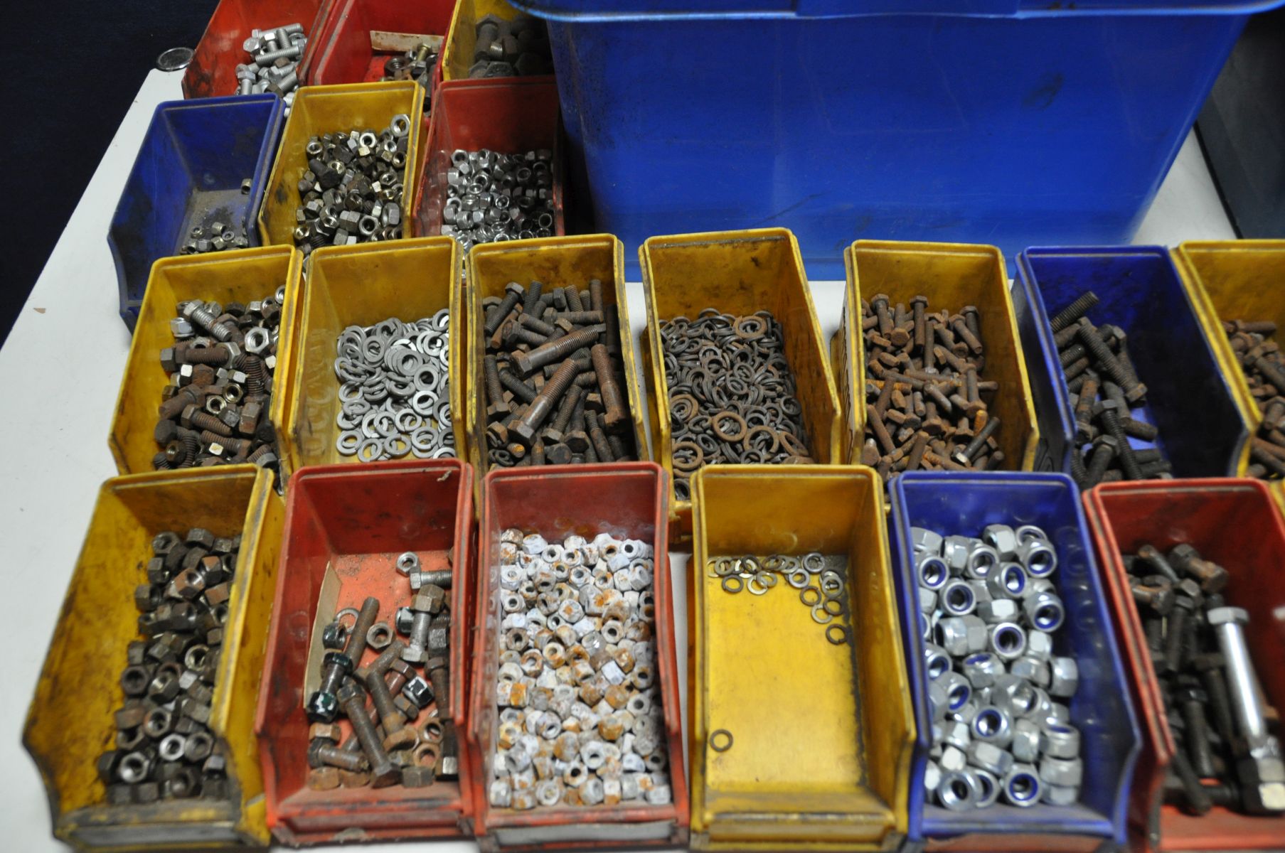 TWO TUBS CONTAINING WORKSHOP STORAGE TRAYS including a large quantity of nuts, bolts and washers - Image 2 of 5