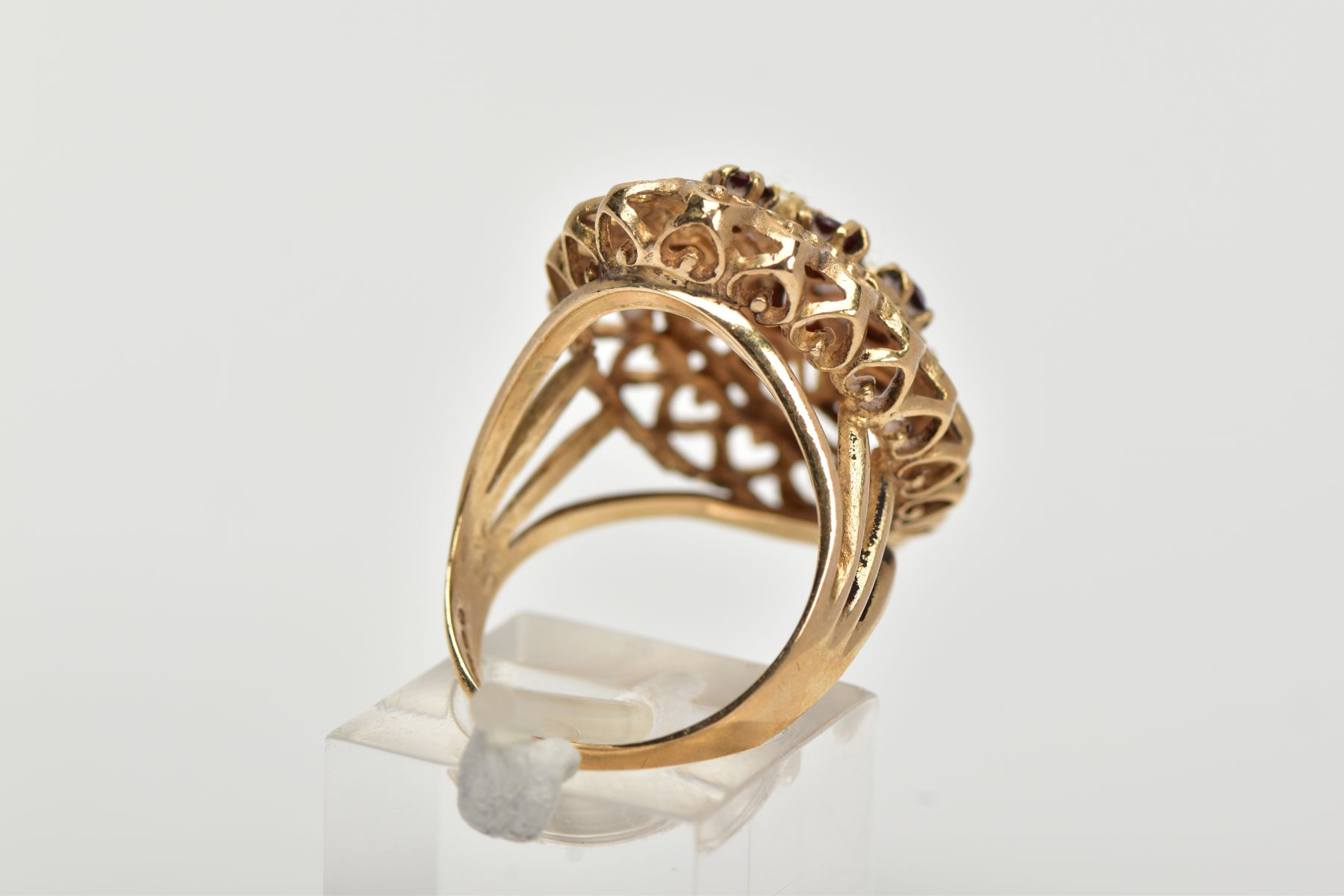 A 9CT GOLD GARNET RING, of an openwork lozenge form, set with a central oval cut garnet and circular - Image 3 of 4