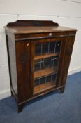 AN OAK LEAD GLAZED SINGLE DOOR BOOKCASE, width 92cm x depth 39cm x height 124cm