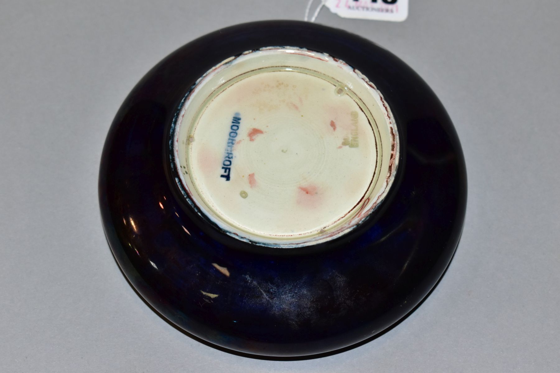 A MOORCROFT POTTERY LIPPED BOWL, Flambe Hibiscus pattern, impressed backstamp, diameter inside lip - Image 6 of 6