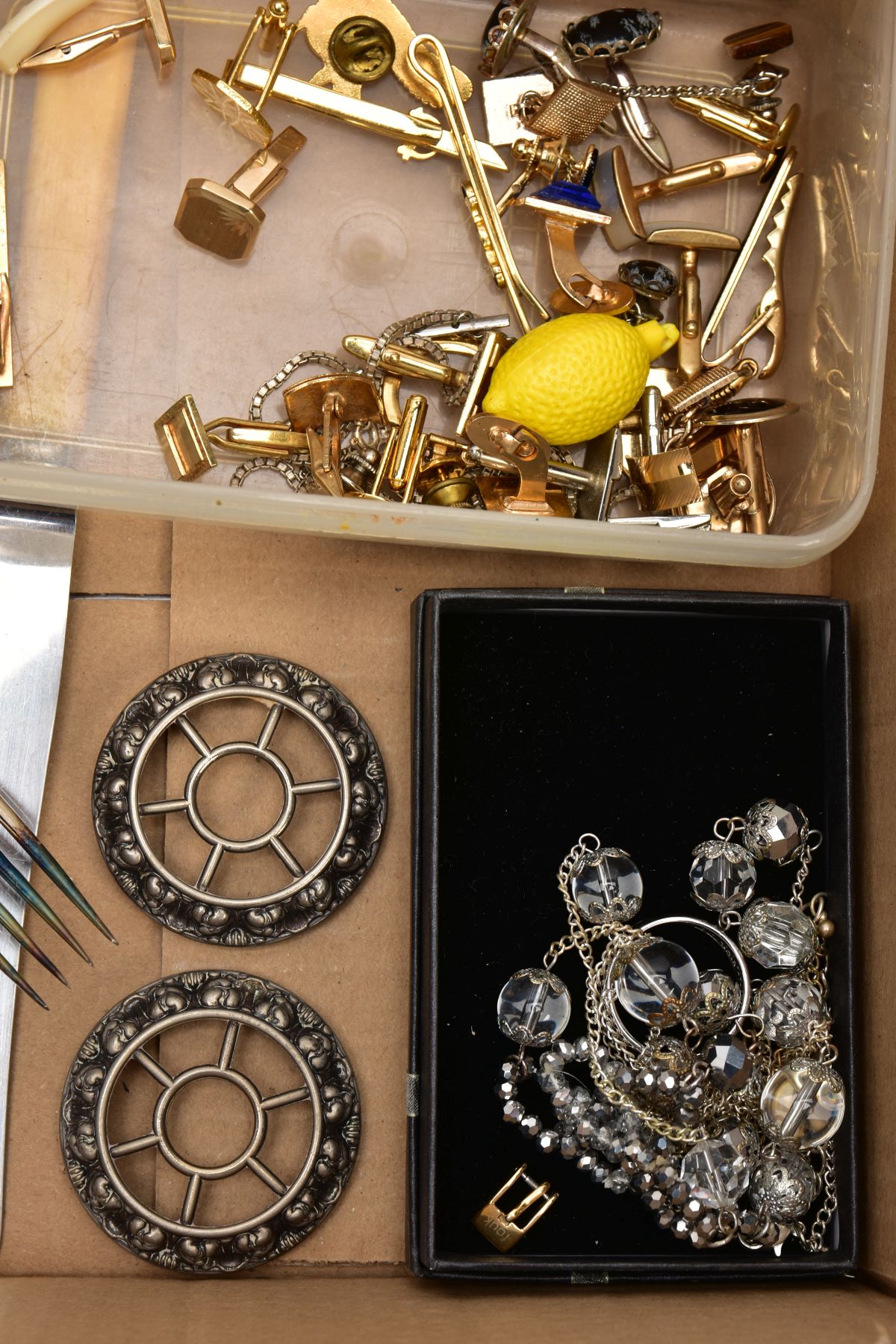 TWO BOXES OF COSTUME JEWELLERY, CUTLERY AND OTHER MISCELLANEOUS ITEMS, to include two silver - Image 5 of 6