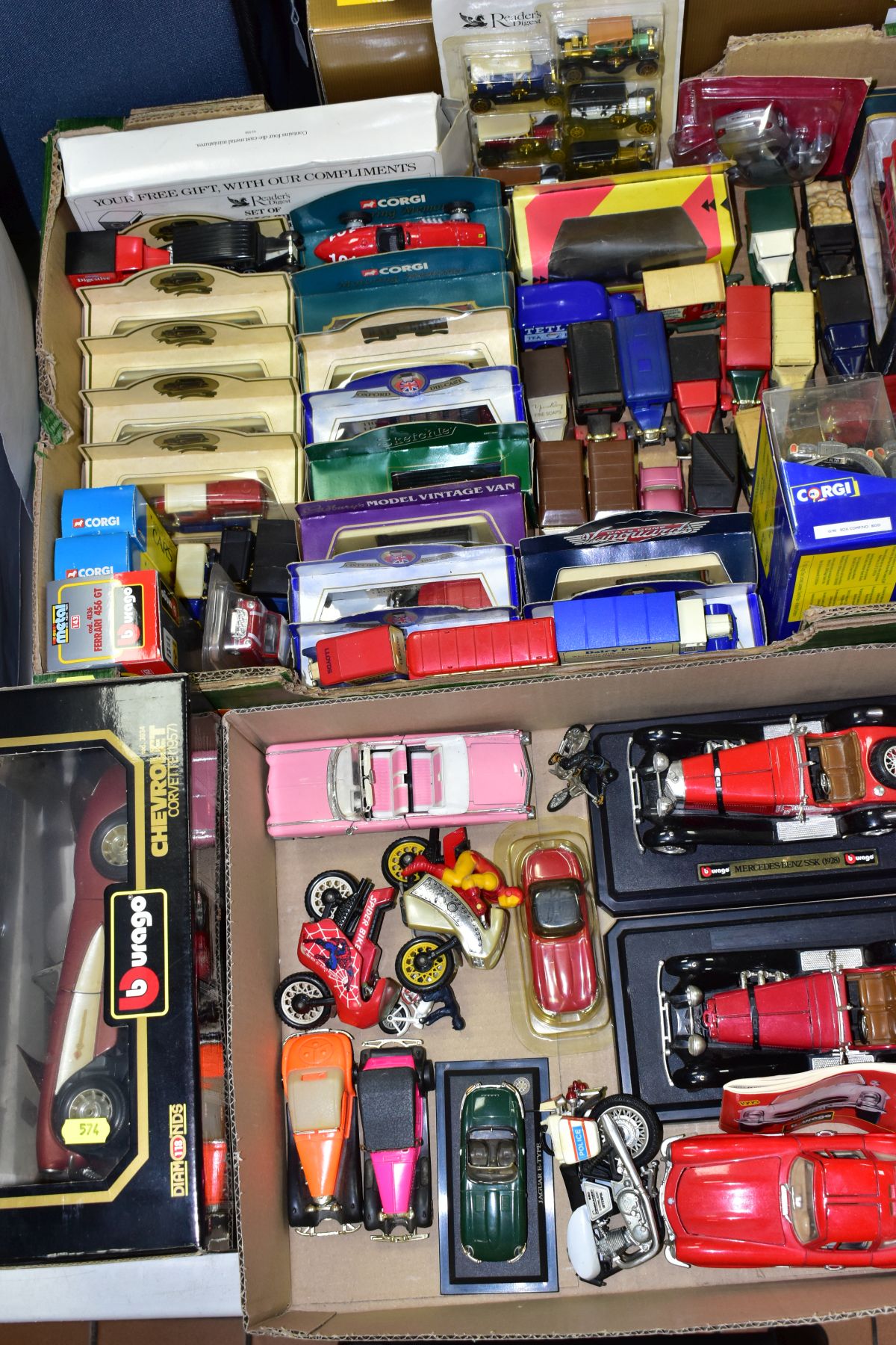 A QUANTITY OF BOXED AND UNBOXED MODERN DIECAST VEHICLES, to include boxed Burago 1/18 scale 1957