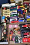 A QUANTITY OF BOXED AND UNBOXED MODERN DIECAST VEHICLES, to include boxed Burago 1/18 scale 1957