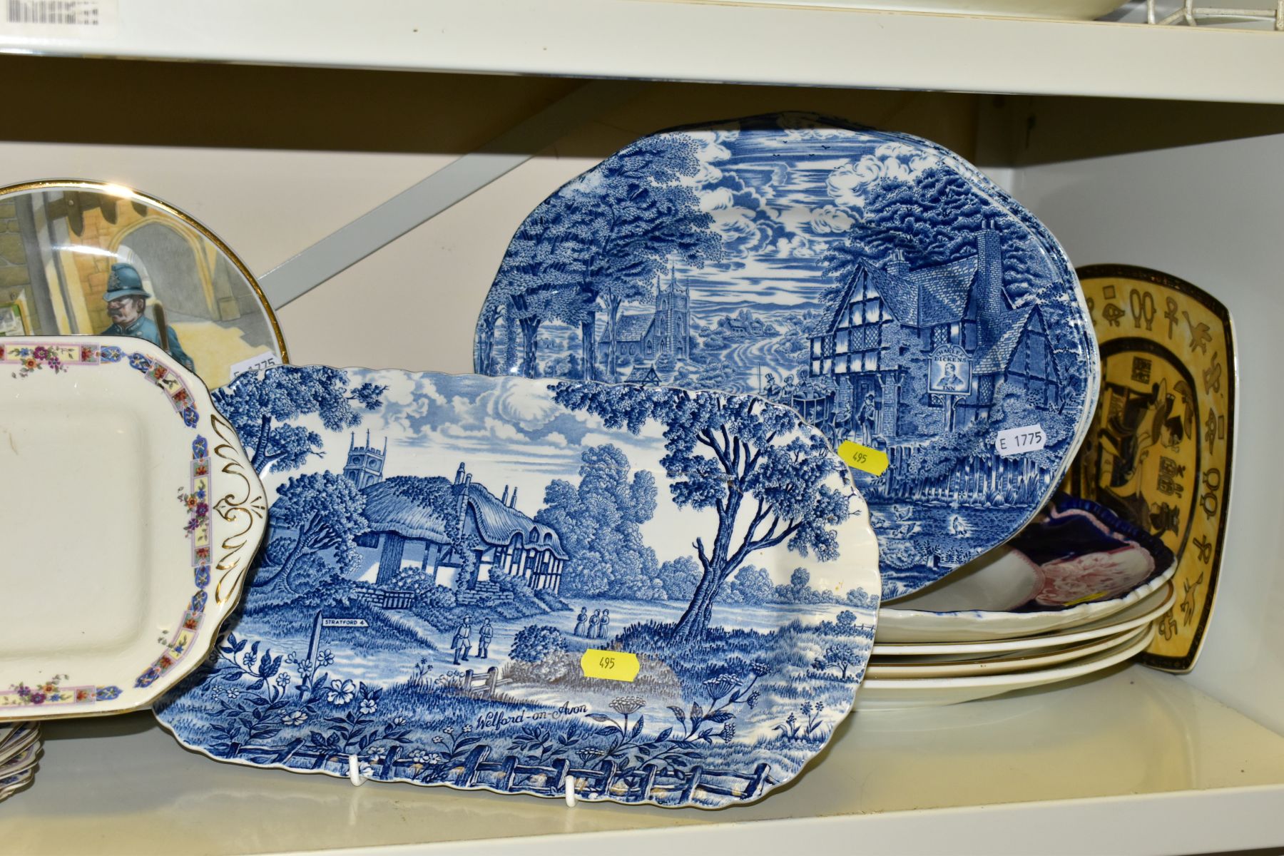 A QUANTITY OF COLLECTORS PLATES AND BLUE AND WHITE CERAMICS ETC, to include oval game birds - Image 7 of 10