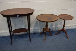 AN EDWARDIAN MAHOGANY AND STRUNG INLAID KIDNEY SHAPED OCCASSIONAL TABLE WITH UNDER TIER, width