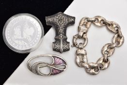 A SELECTION OF ITEMS, to include a silver and purple enamel openwork brooch, hallmarked Edinburgh,