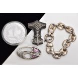 A SELECTION OF ITEMS, to include a silver and purple enamel openwork brooch, hallmarked Edinburgh,