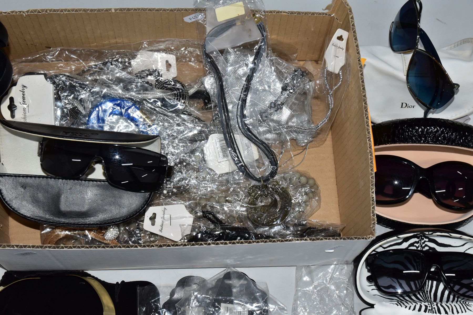 TWO BOXES OF COSTUME JEWELLERY AND SUNGLASSES, to include a box of assorted sunglasses in various - Image 4 of 6