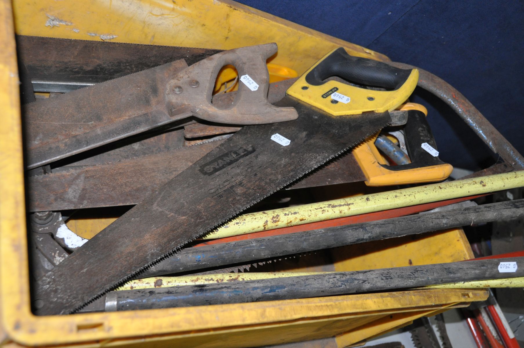 A LARGE QUANTITY OF SAWS AND LAWN EDGE CLIPPERS including vintage and modern cross cut ,rip ,bow - Image 4 of 5