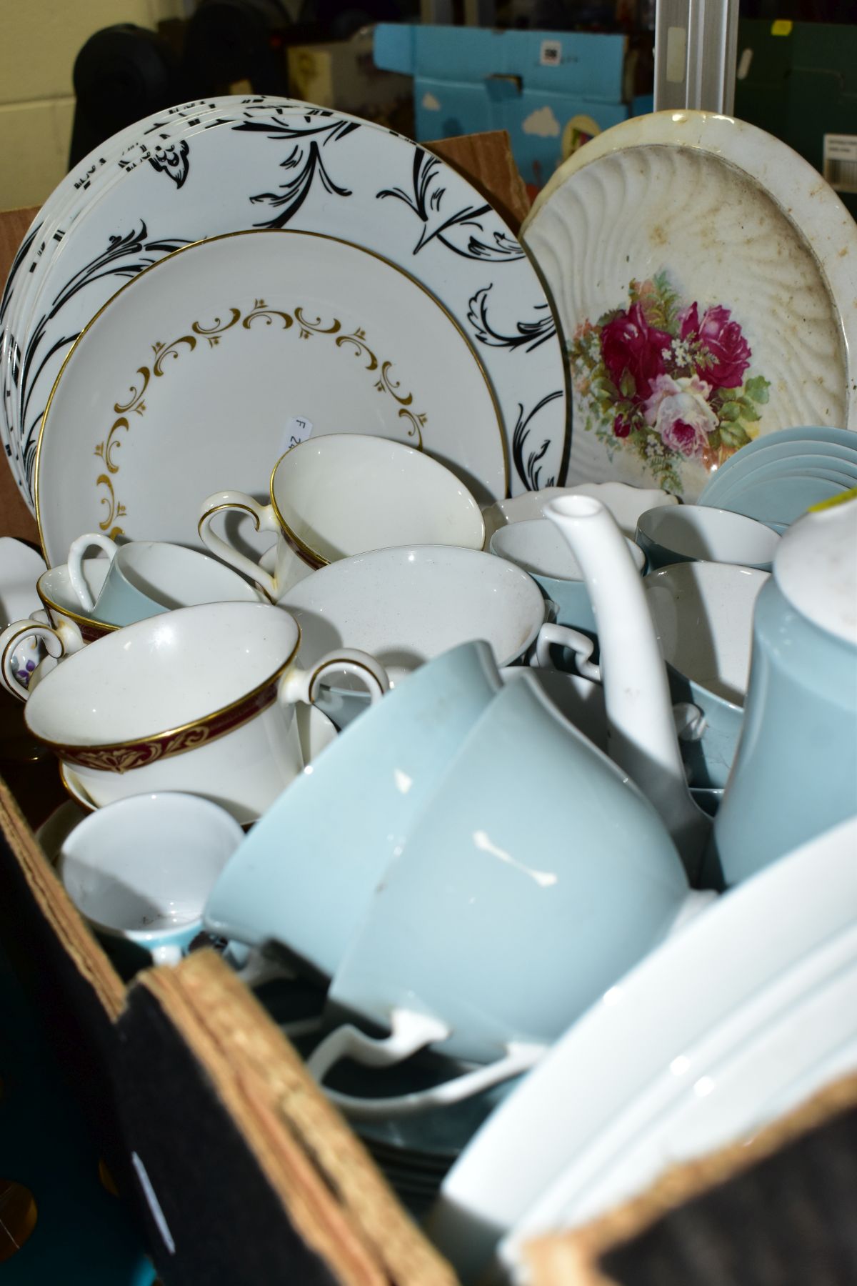 FIVE BOXES OF DINNER/TEA WARES AND GLASS etc, to include Wedgwood 'Anthea' plates and tureens, Royal - Image 11 of 11