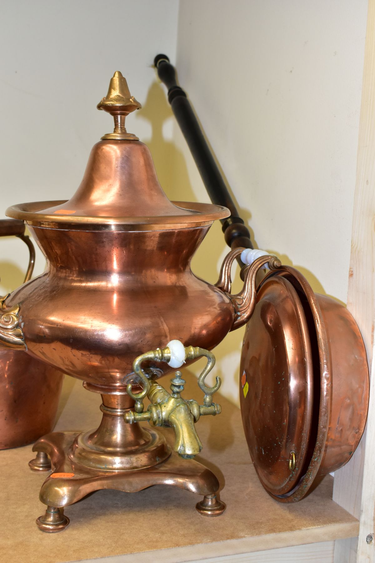 A VICTORIAN STYLE COPPER SAMOVAR, approximate height 48cm, having brass tap (s.d), milk glass - Image 2 of 4