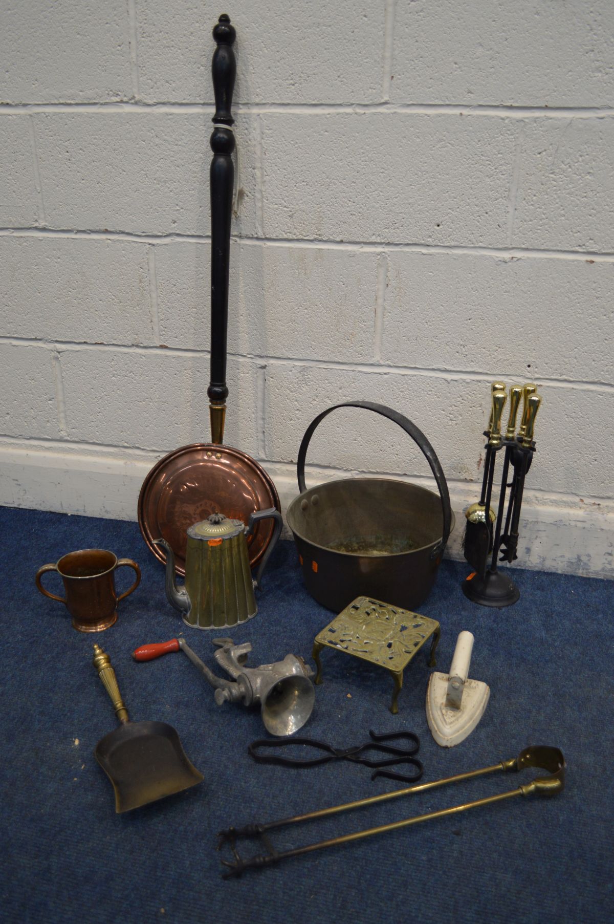 A QUANTITY OF METALWARE, to include a brass jam pan, brass and metal companion set, copper warming