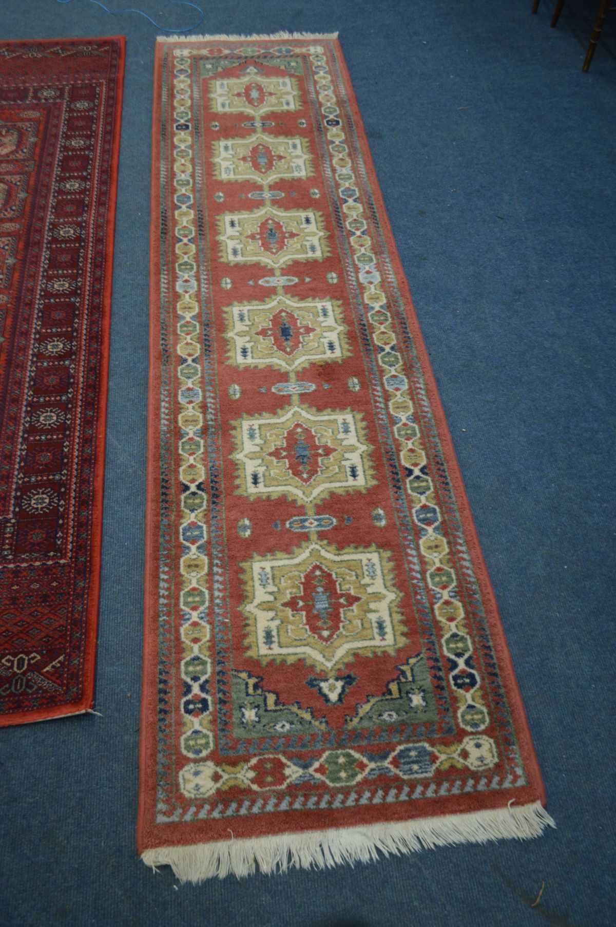 A PAIR OF WOOLLEN ANTIQUE ROYAL RED GROUND RUNNERS 82cm x 248cm, a woollen red runner and 67cm x - Bild 5 aus 6