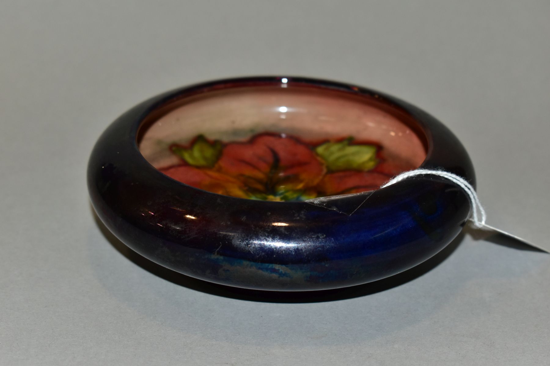 A MOORCROFT POTTERY LIPPED BOWL, Flambe Hibiscus pattern, impressed backstamp, diameter inside lip - Image 3 of 6