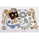 A BAG OF ASSORTED COSTUME JEWELLERY, to include yellow and white metal necklaces, bracelet,