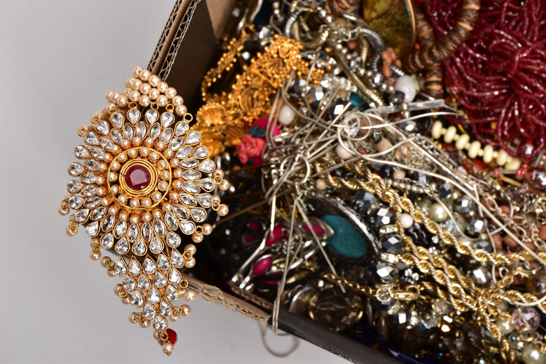 A BOX OF COSTUME JEWELLERY, to include pieces such as a white metal fine curb link chain fitted with - Image 2 of 6