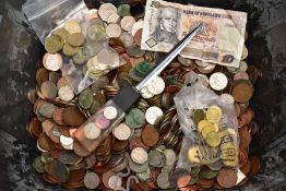 A PLASTIC BOWL CONTAINING UK DECIMAL COINAGE to include over twenty pound old type one pound