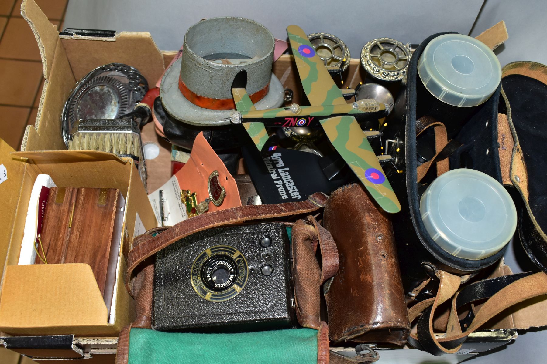 A QUANTITY OF MISCELLANEOUS ITEMS, to include cased Coronet 020 box camera, a P & B Audax folding - Image 2 of 5