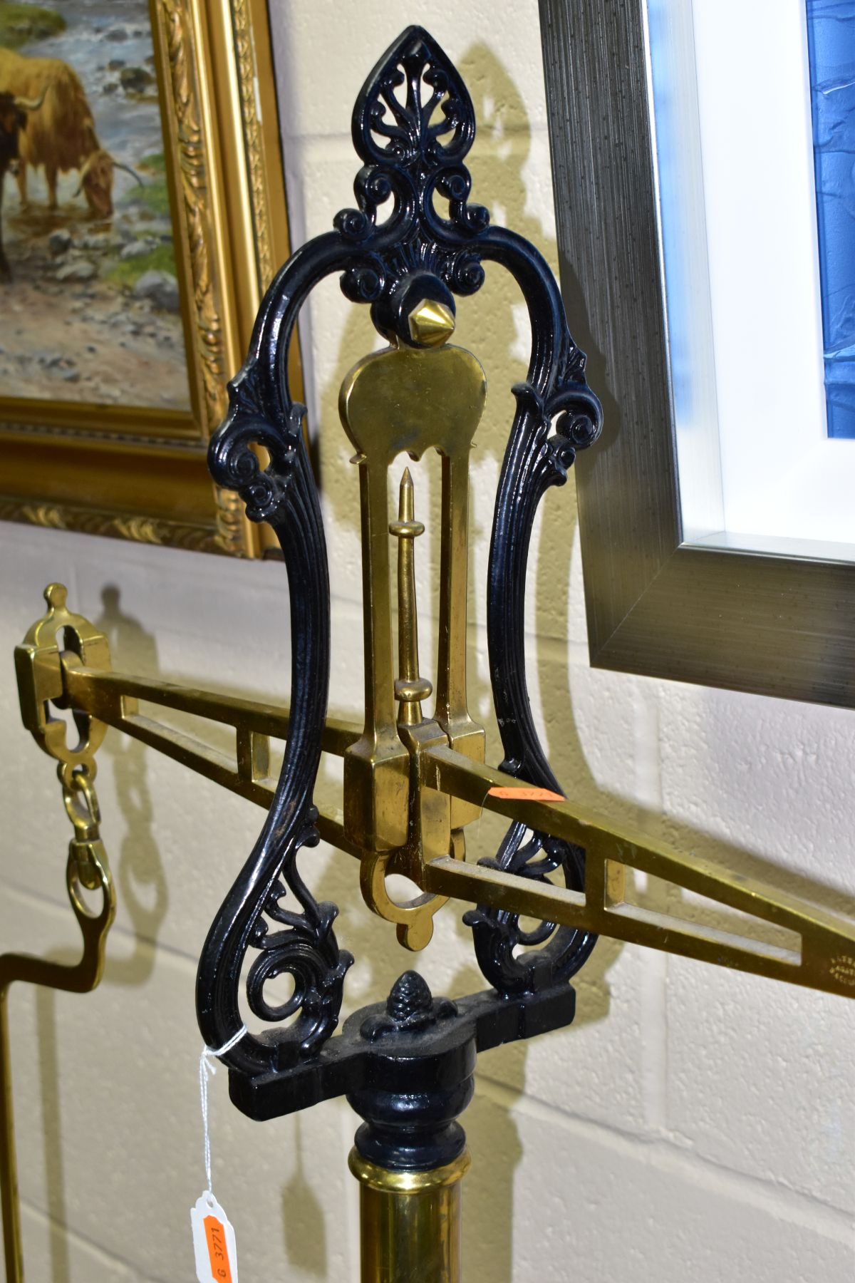 A SET OF CAST IRON AND BRASS W.T.AVERY 'AGATE' BALANCE SCALES, no weights but otherwise appear - Bild 7 aus 10