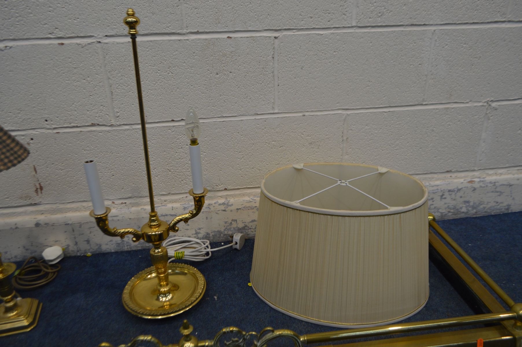 A BRASS EXTENDING FENDER, along with a brass twin branch table lamp with oval shade, and a another - Image 2 of 2